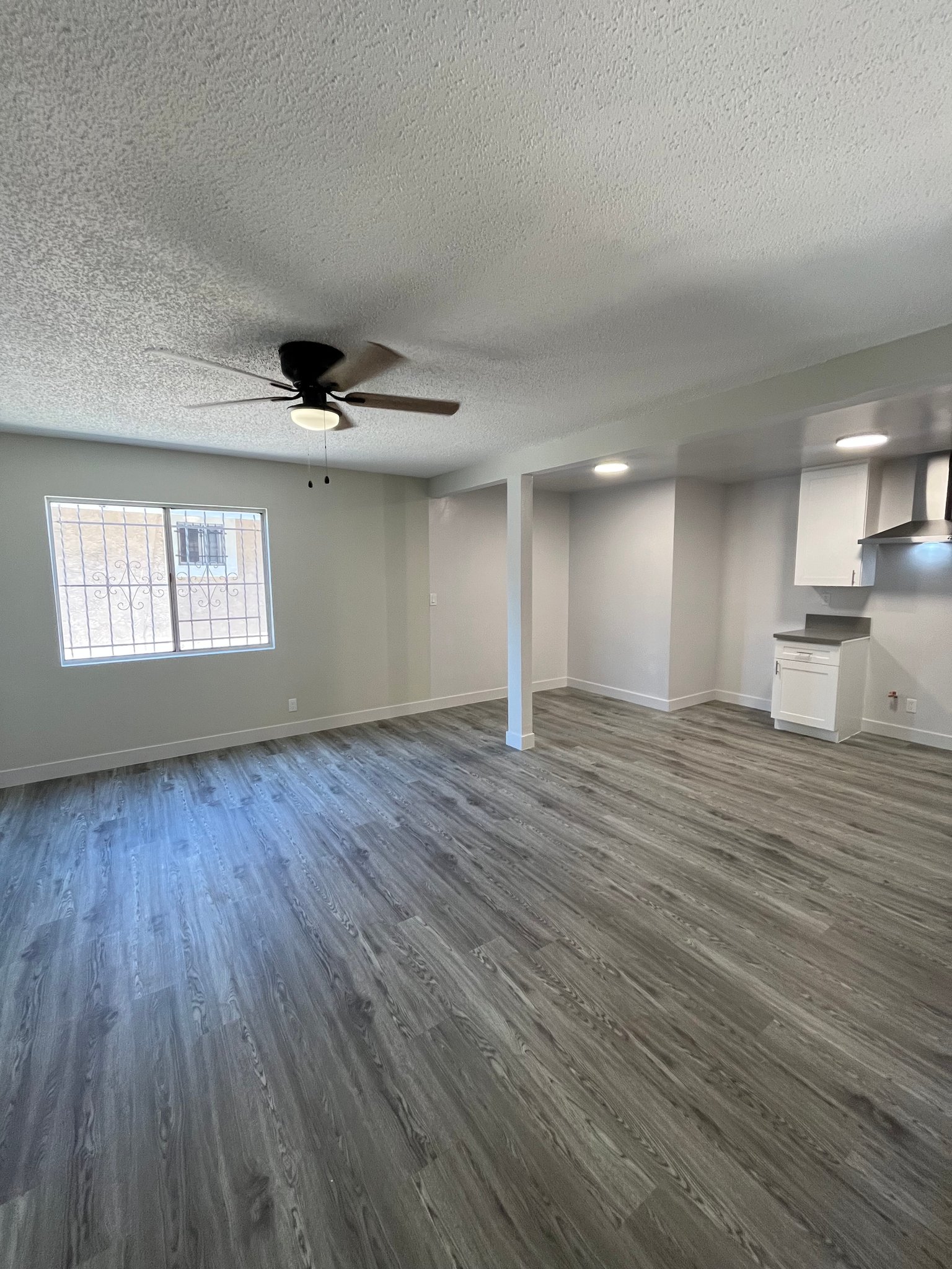 Los Angeles Apartment: 5872 S Figueroa St