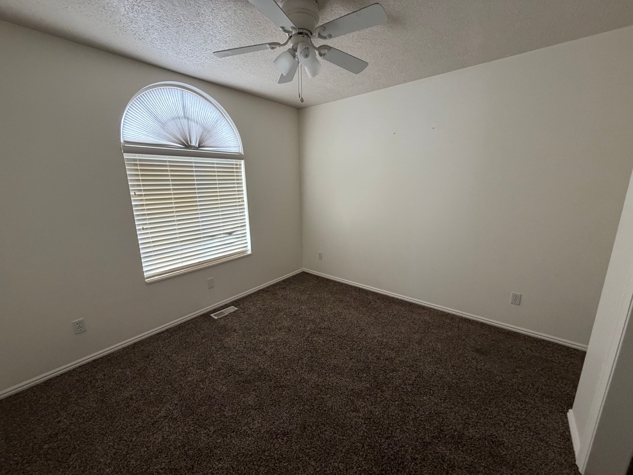 Roy Single Room: 5572 S 4075 W