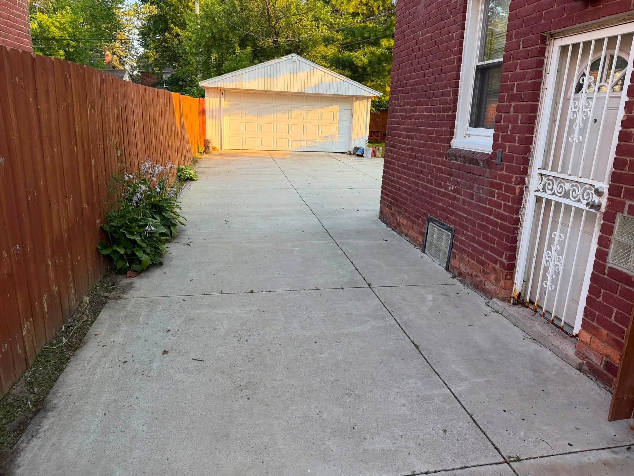 Detroit House: 15292 Spring Garden St
