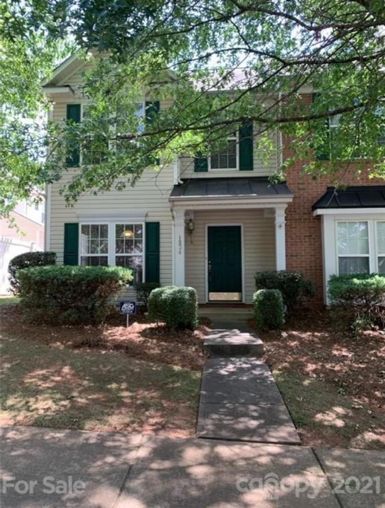 Charlotte Townhome: 1234 Rocket Ln
