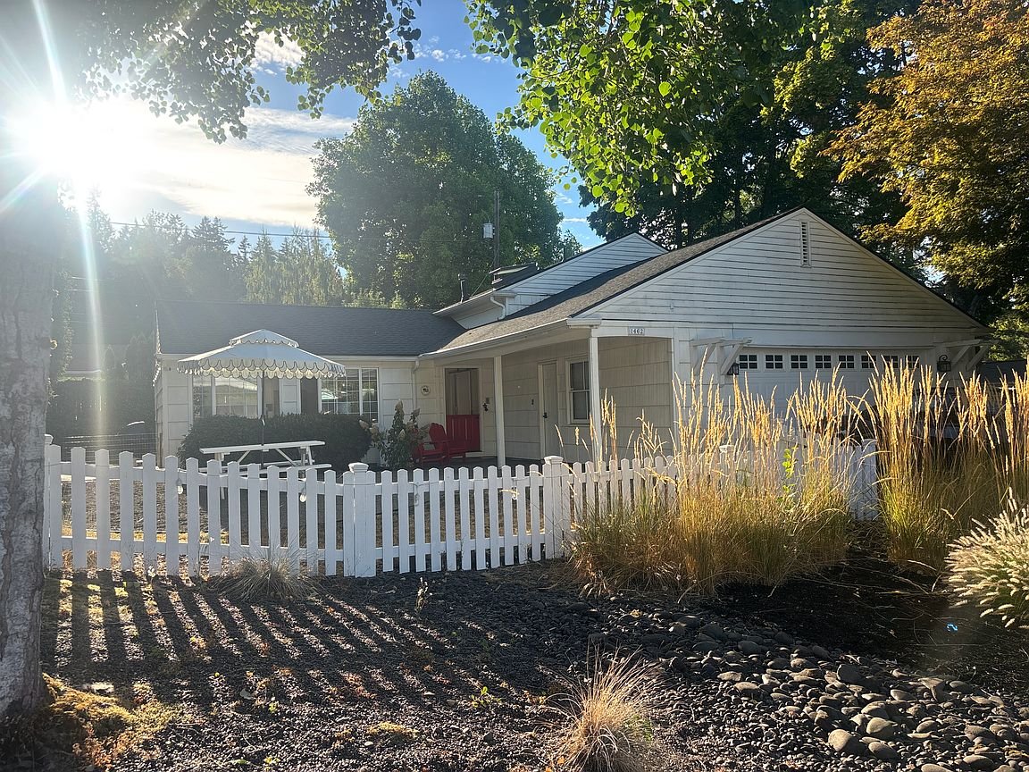 Lake Oswego House: 1462 Worthington St
