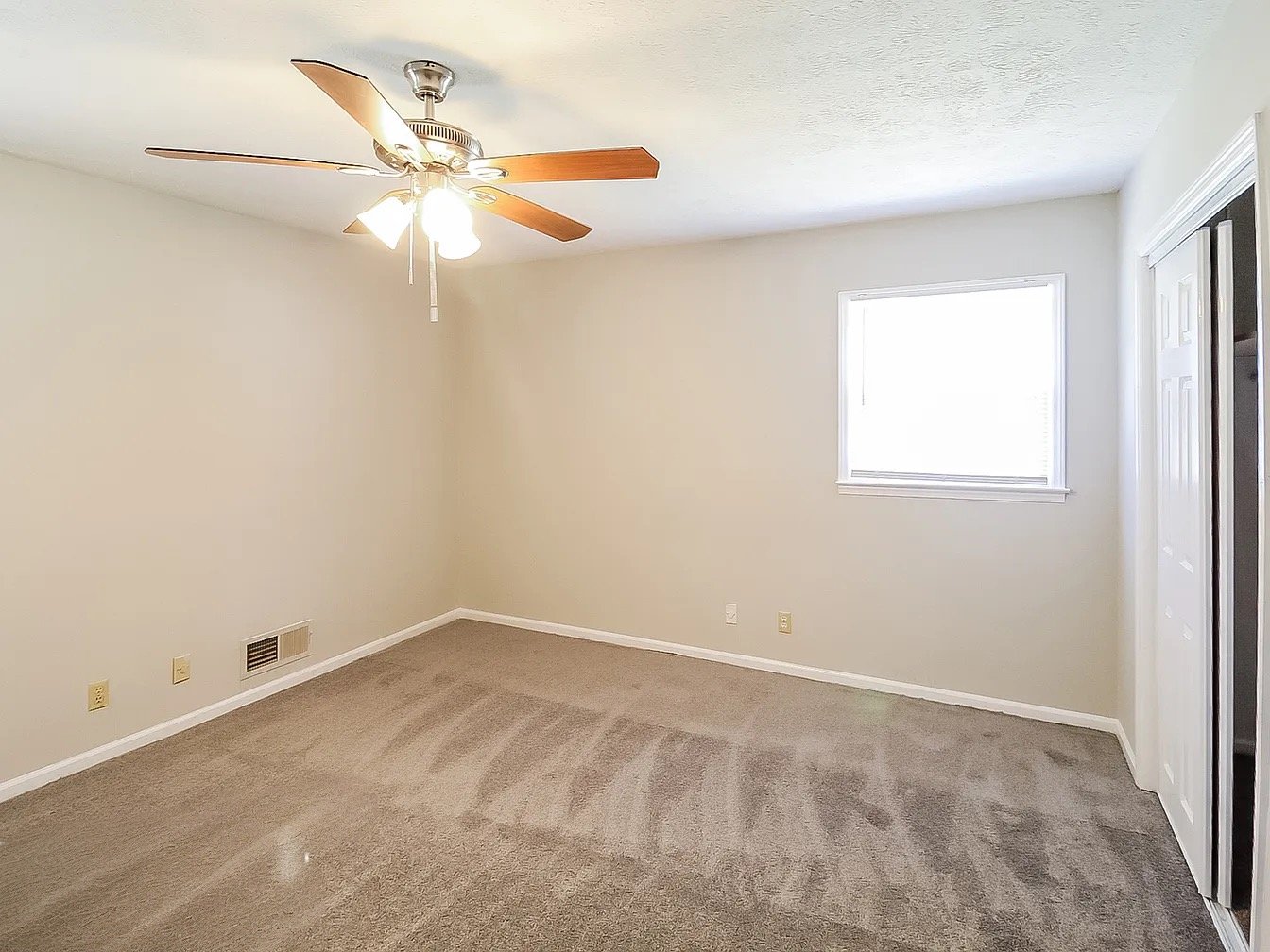 Dallas House: 6953 Sperry St