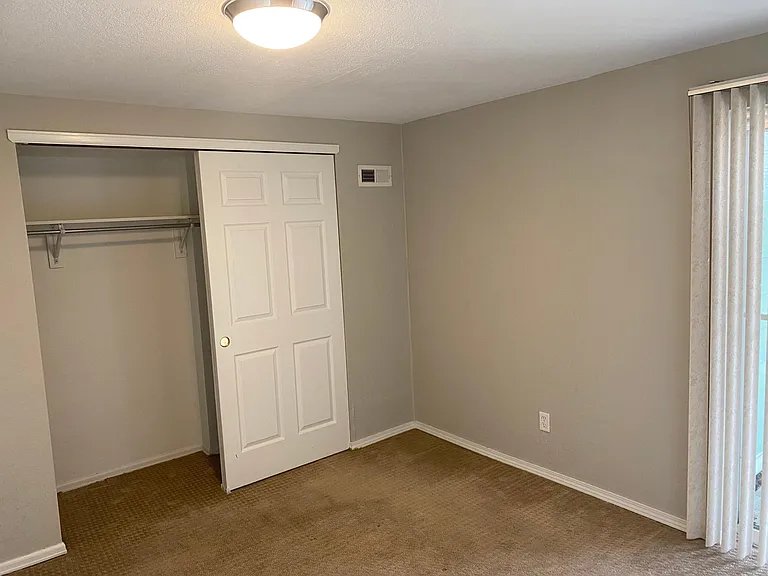 Aurora House: 5685 S Quemoy Ct