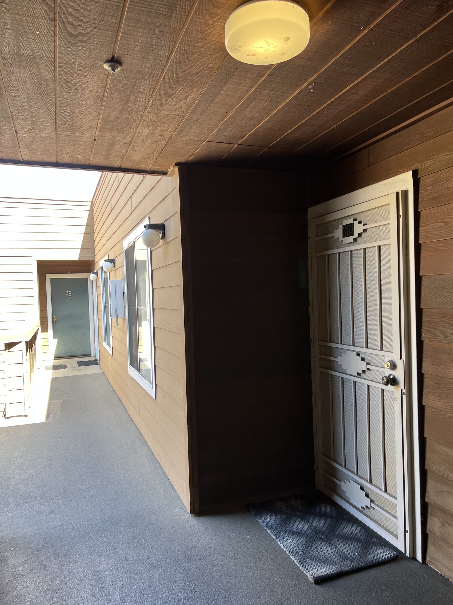 Oakland Condo: 2901 MacArthur Blvd