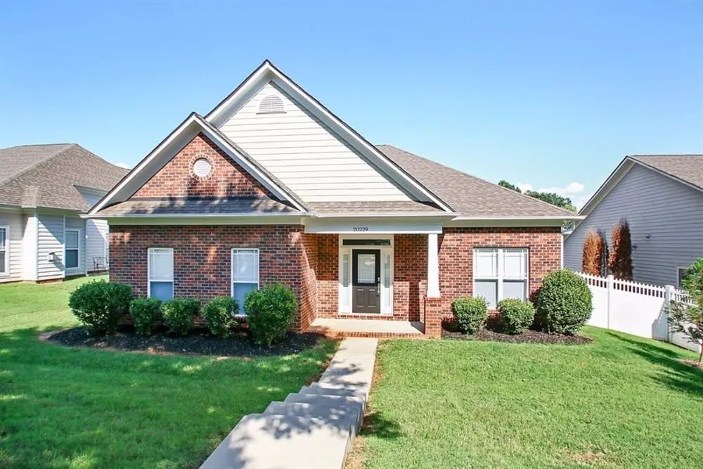 Cornelius House: 20229 Colony Point Ln