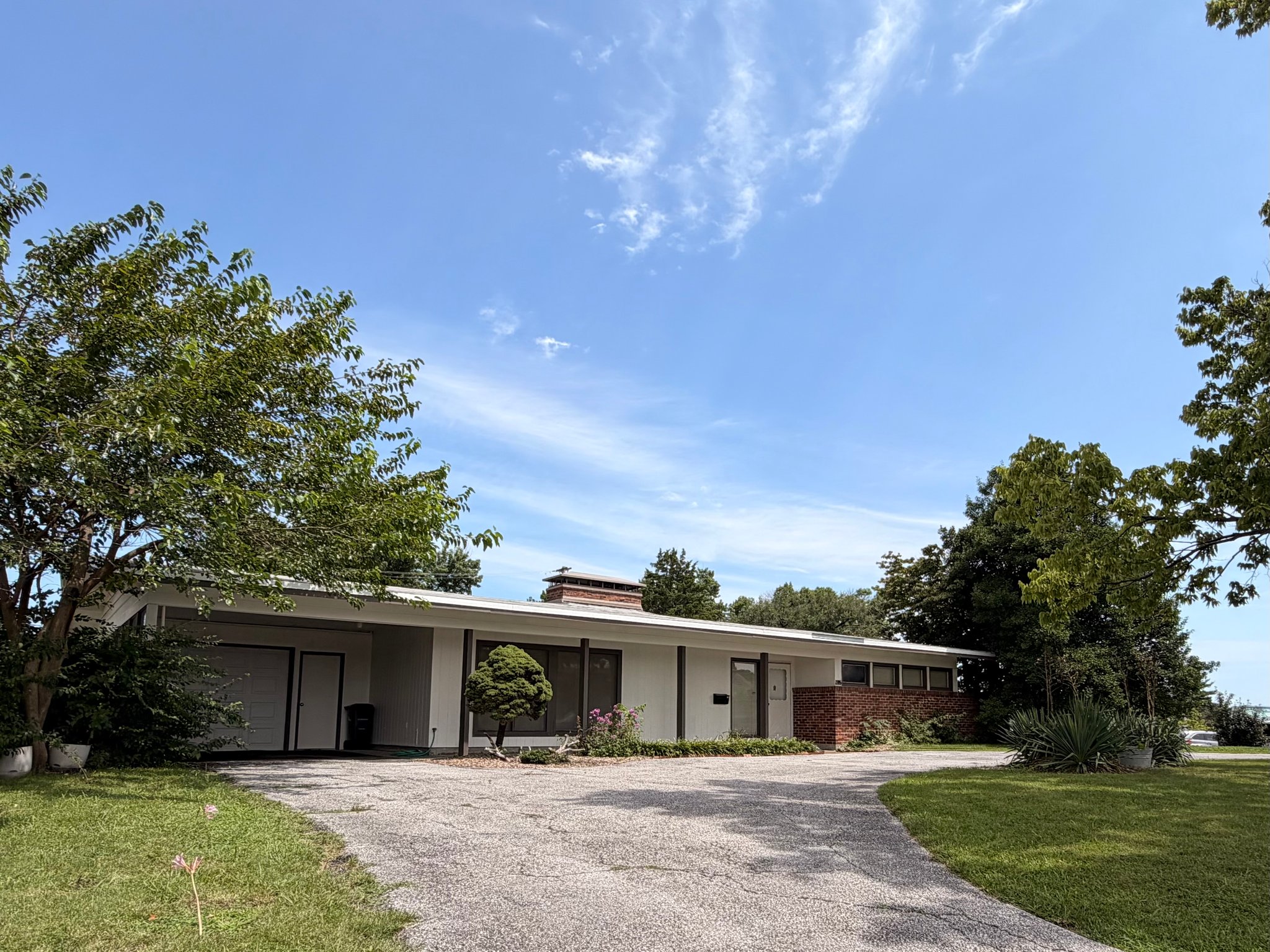 Columbia House: 2205 Country Club Drive
