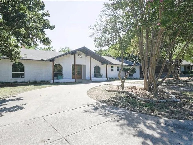 ARLINGTON House: 4704 WOODSIDE DR