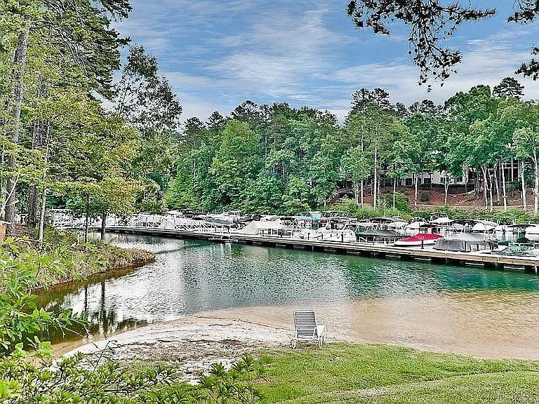 Salem Condo: 200 Captains Walk Circle
