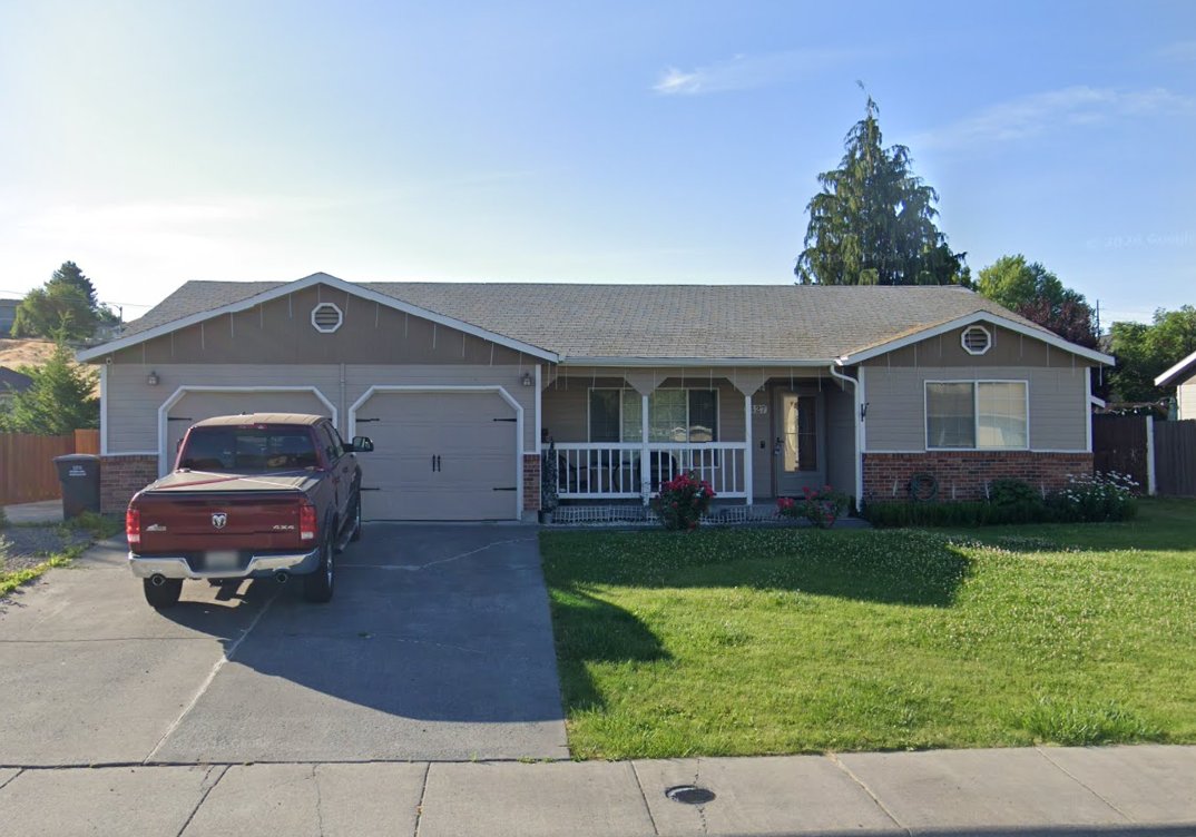 Moses Lake House: 1427 S James Ave