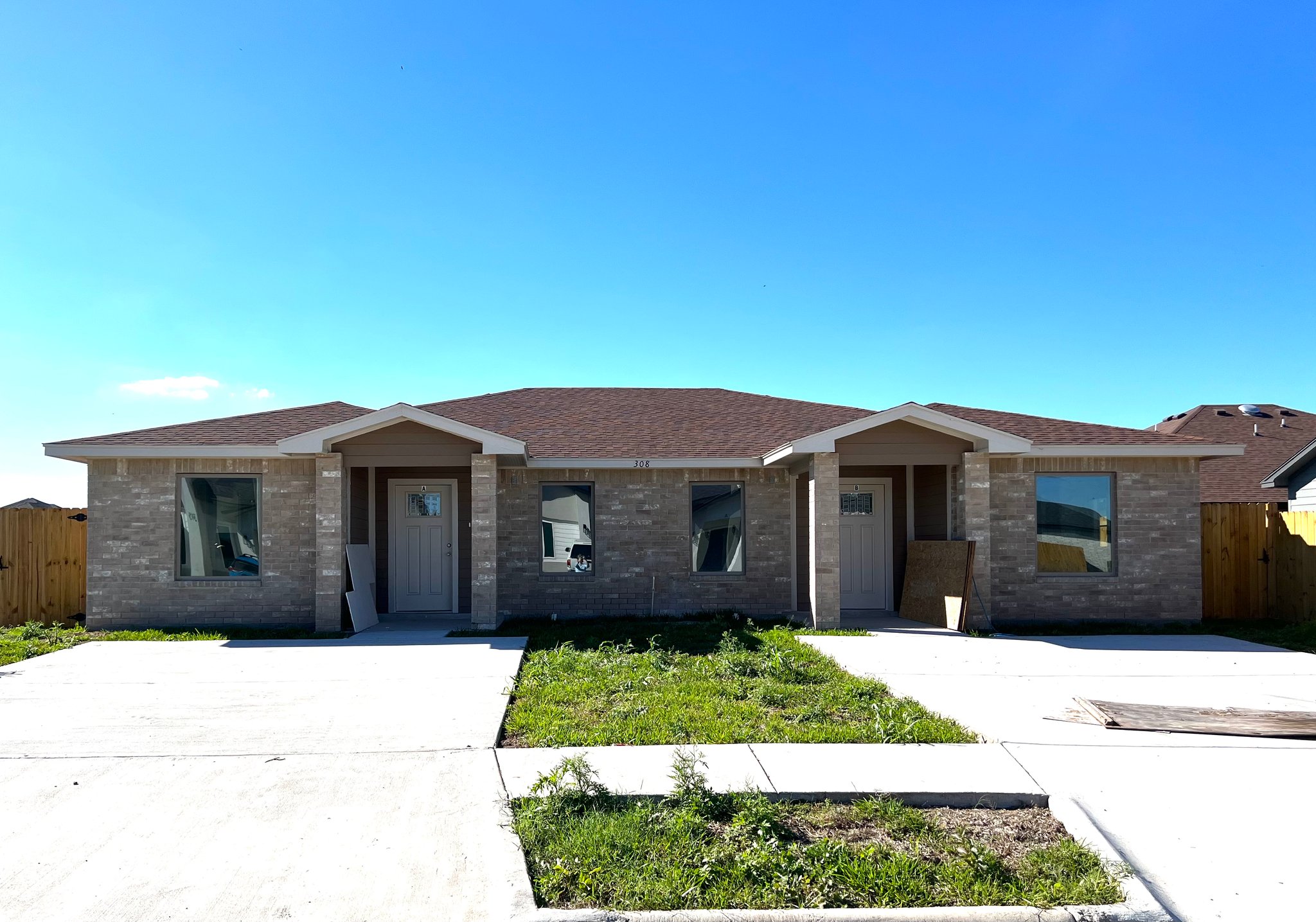 Brownsville Townhome: 308 Uva Ln