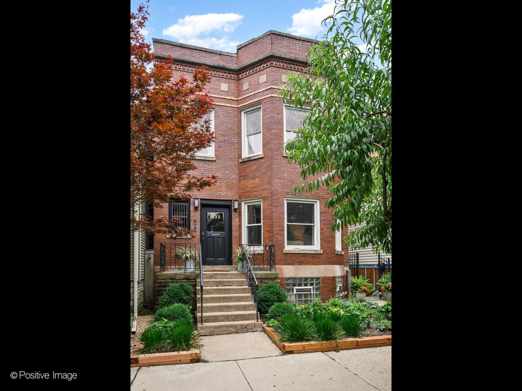 Chicago Apartment: 1633 W Olive Ave