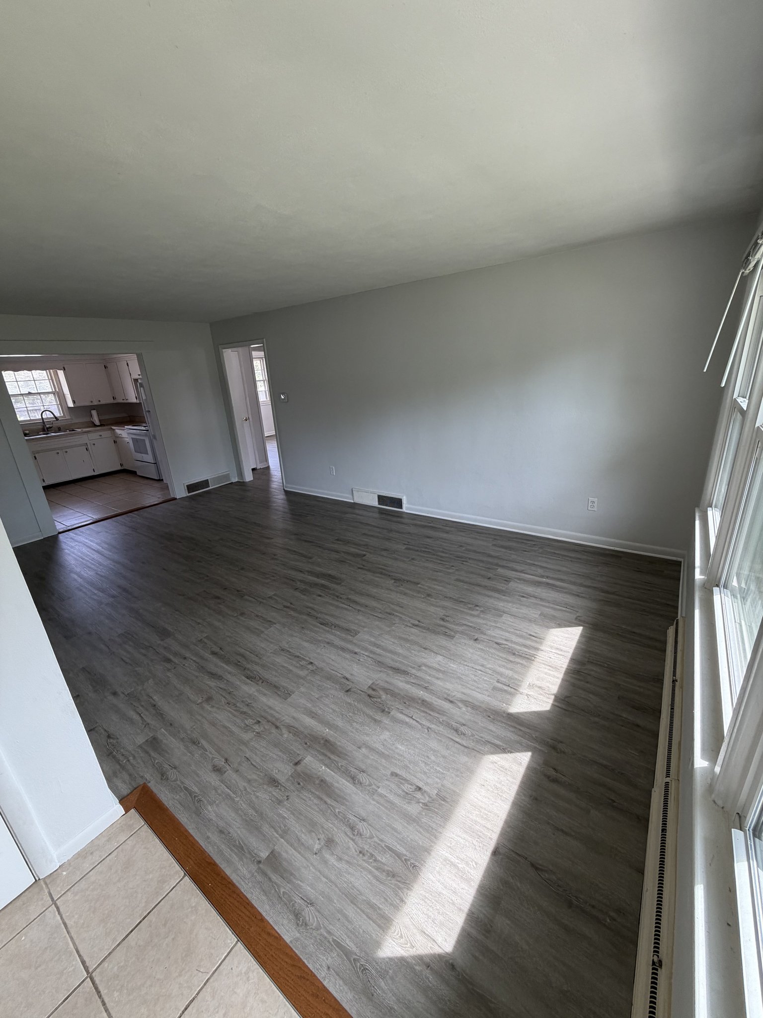 Columbia Multiplex: 306 Loch Ln