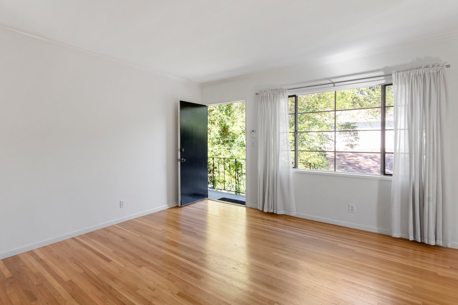 Santa Monica Apartment: 2004 Oak St
