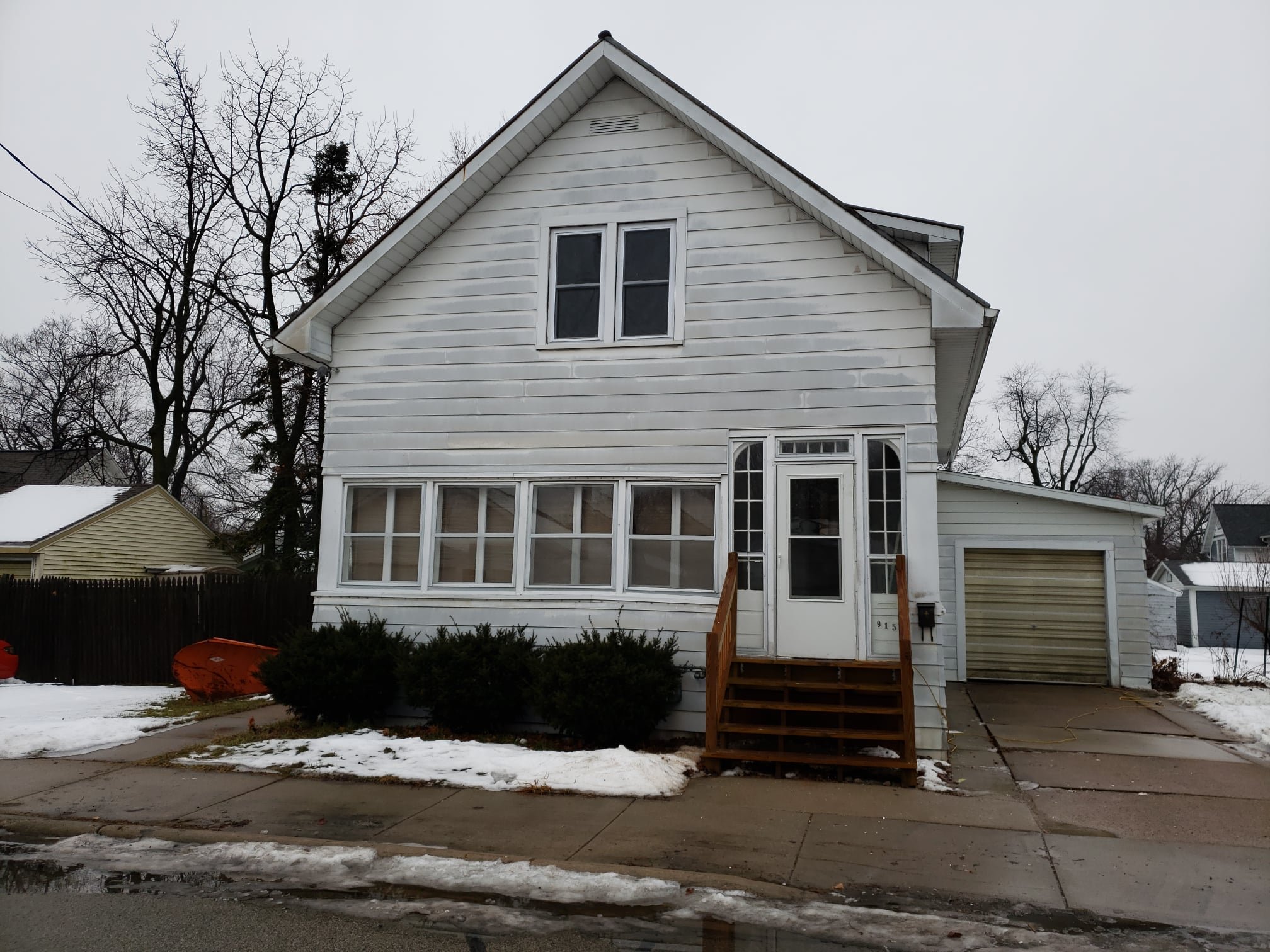 Appleton House: 915 N Clark St