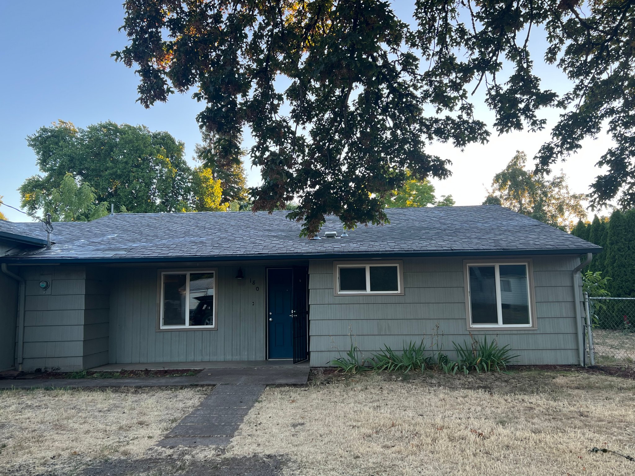Eugene House: 180 Bushnell Ln