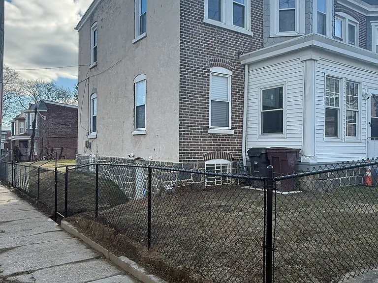 Wilmington Townhome: 2412 Jessup St