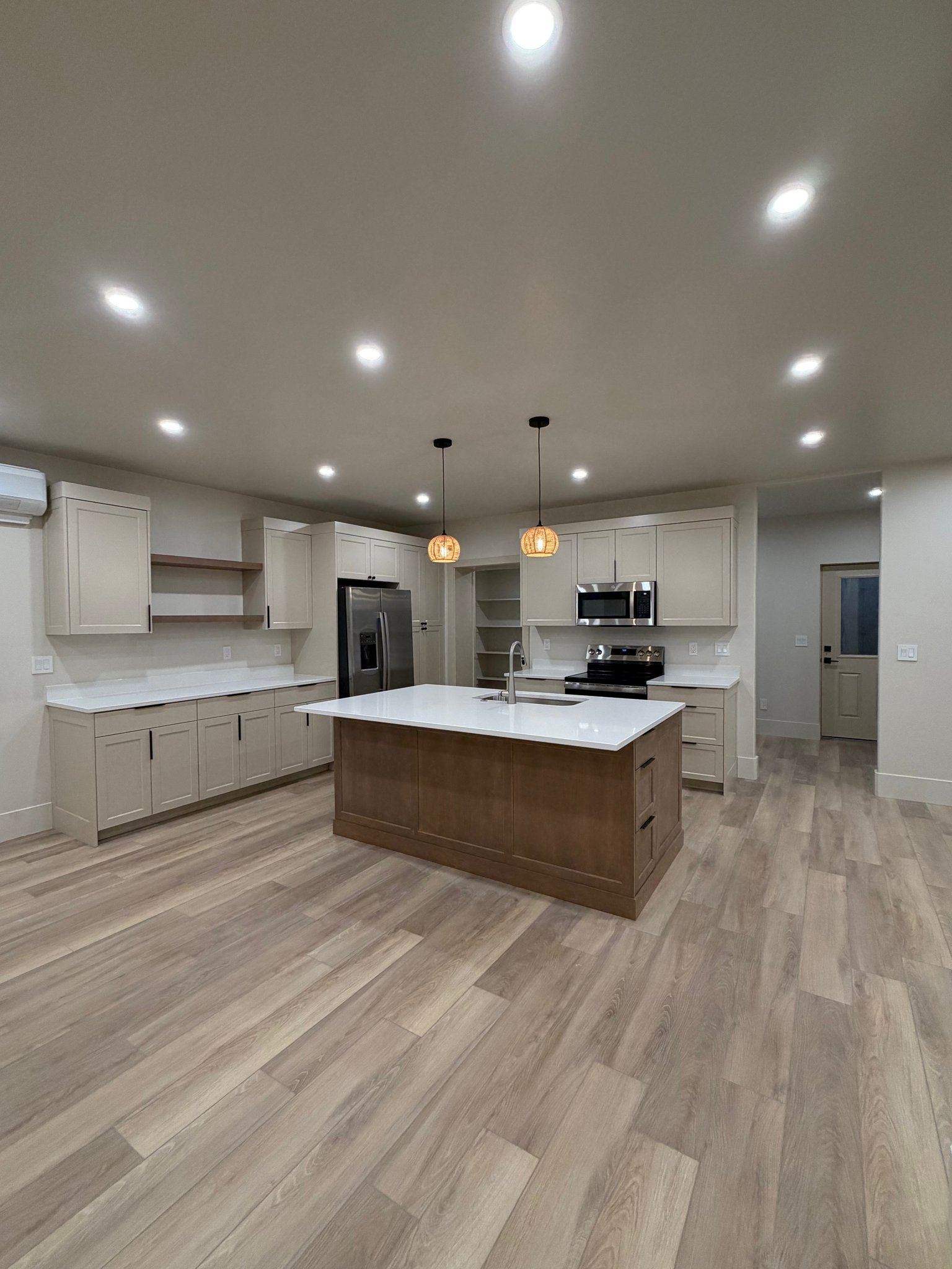 Springville Other: 927 Willowbrook Ln