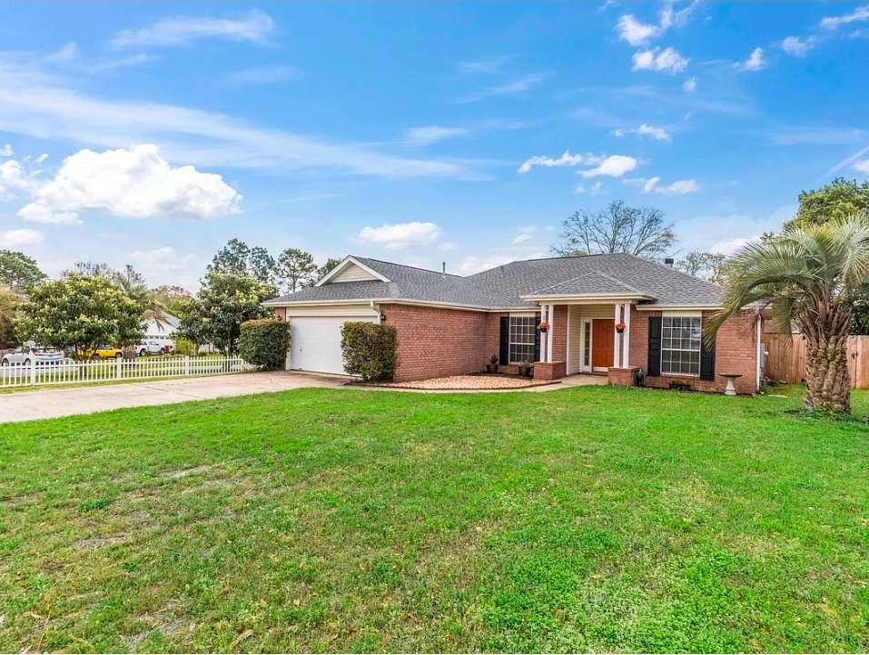 Crestview House: 311 Seattle Slew Ct