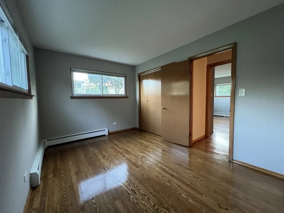 La Grange Park Apartment: 13 Scotdale Road #1 La Grange Park, IL 60526