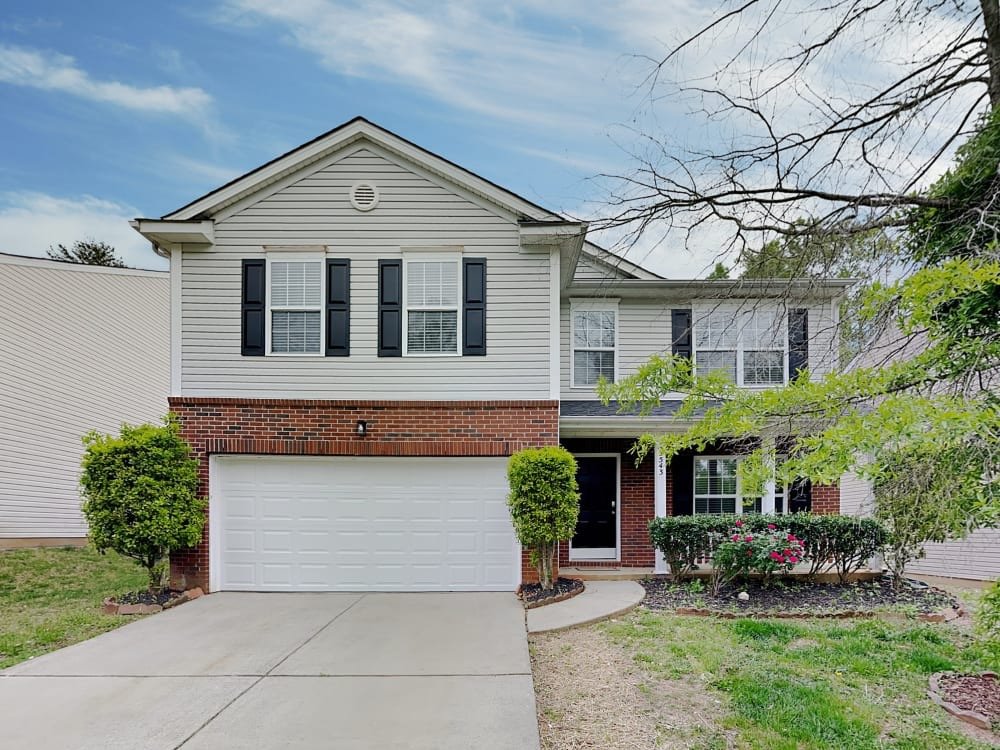 Charlotte House: 2546 Buckleigh Dr