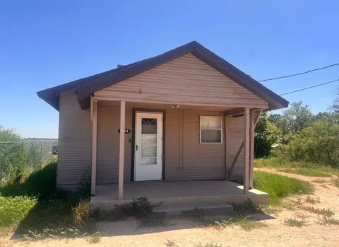 Carlsbad House: 2314 Livingston Rd