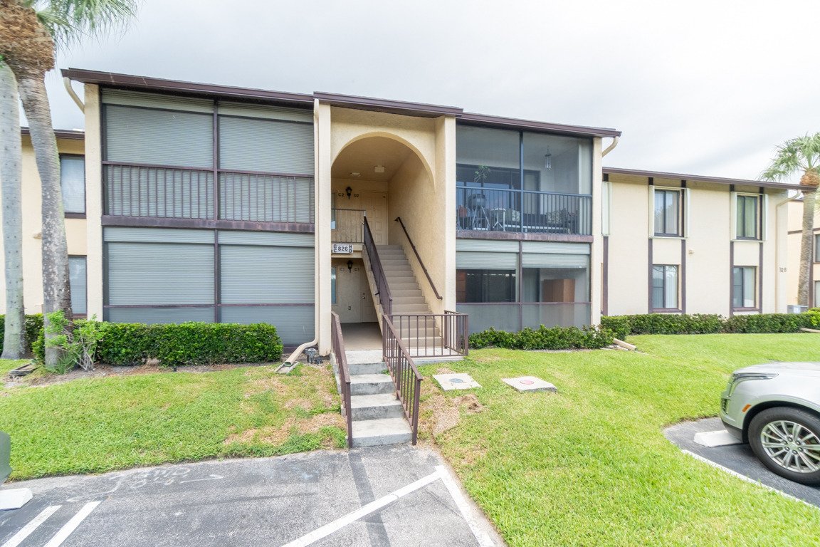Greenacres House: 826 Sky Pine Way