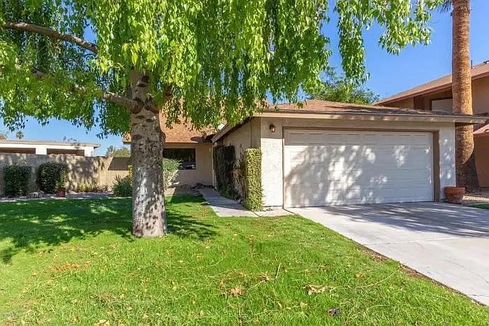 Phoenix House: 10028 W Sells Dr