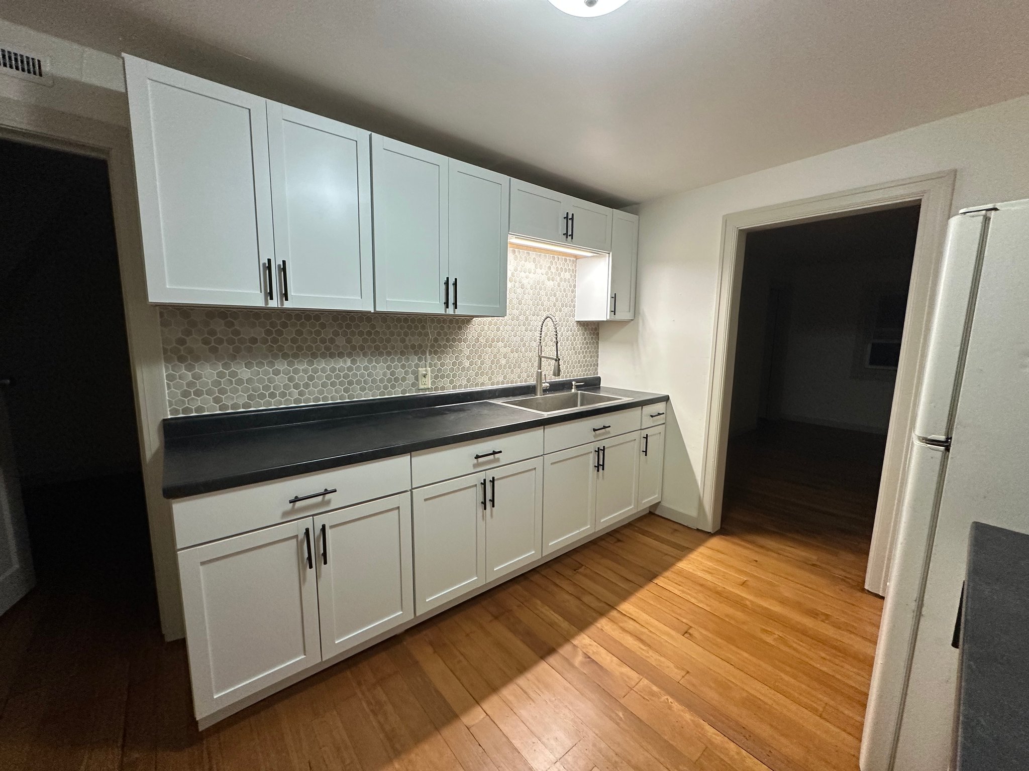 Allenton Apartment: 511 Main St