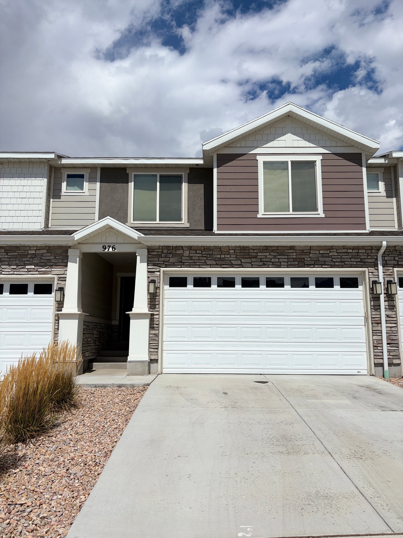 Santaquin Townhome: 976 West Fox Run Ave