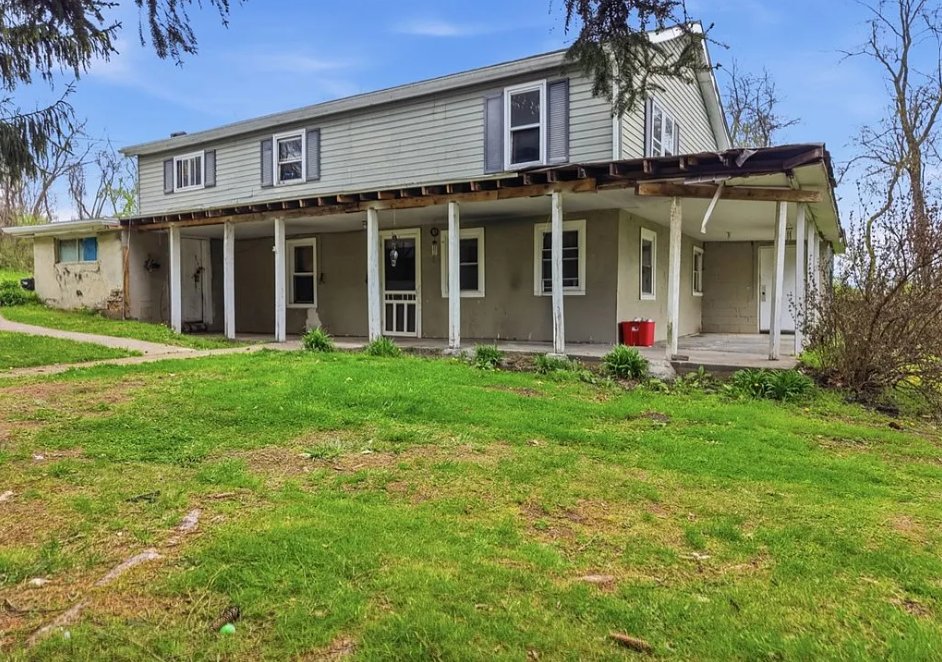 Pennsylvania House: 96 Meanor street pa 15126