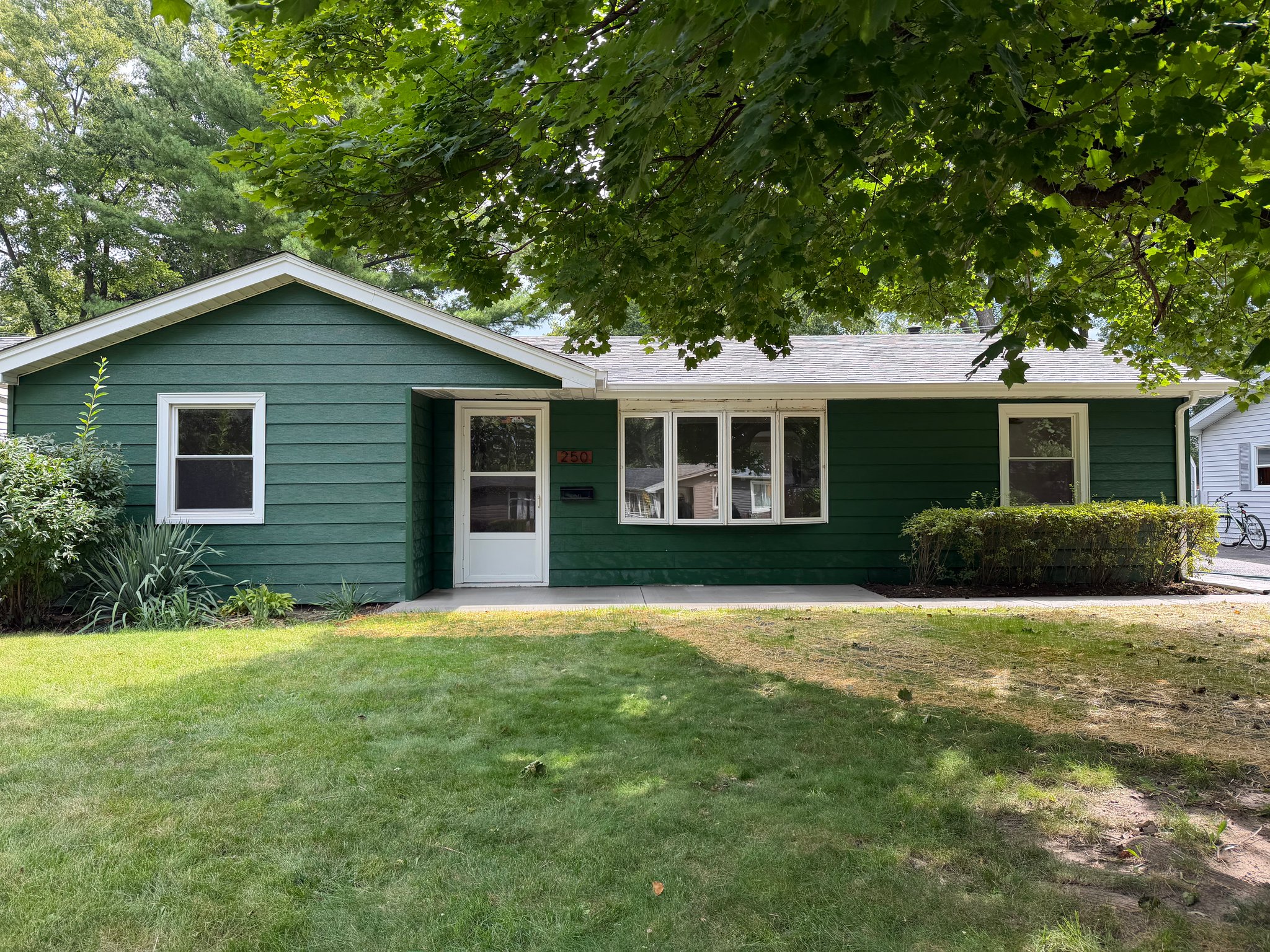 Bourbonnais House: 250 N Levasseur Ave