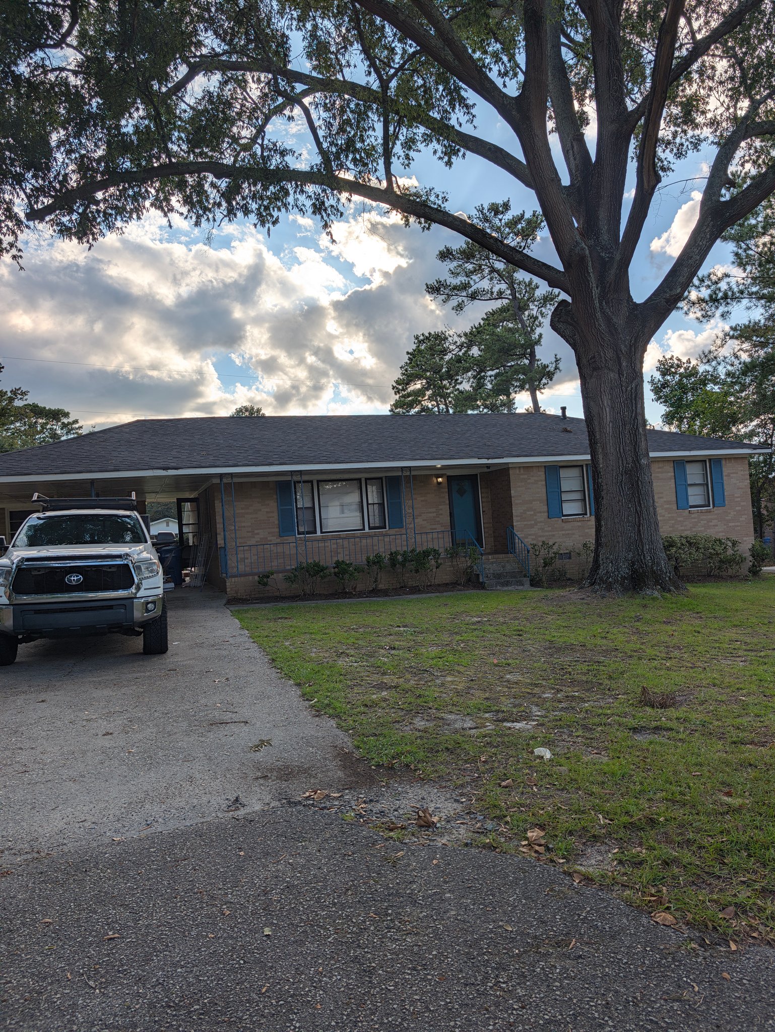 Columbia House: 830 Armour St