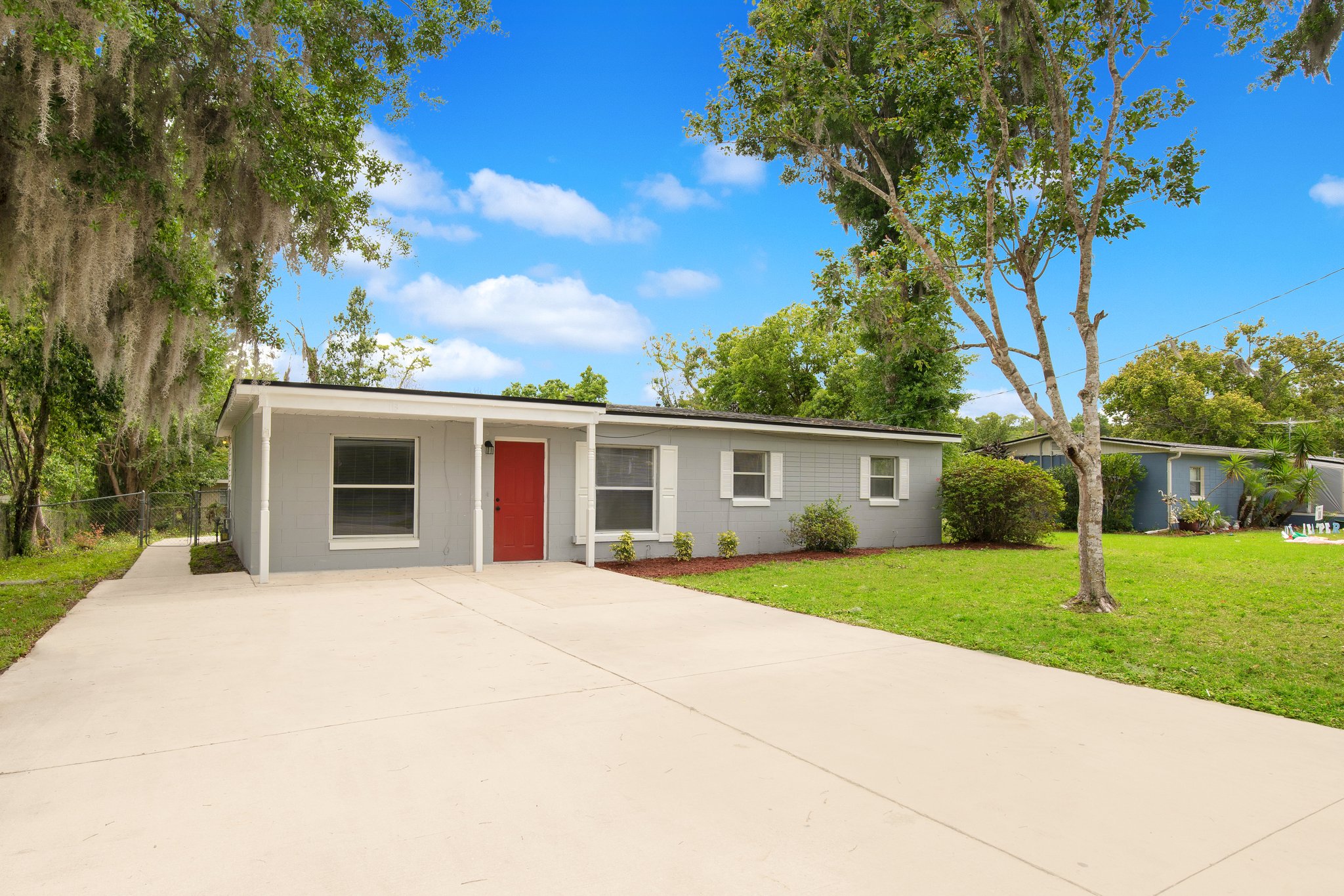 Deland House: 113 Kendra Ave