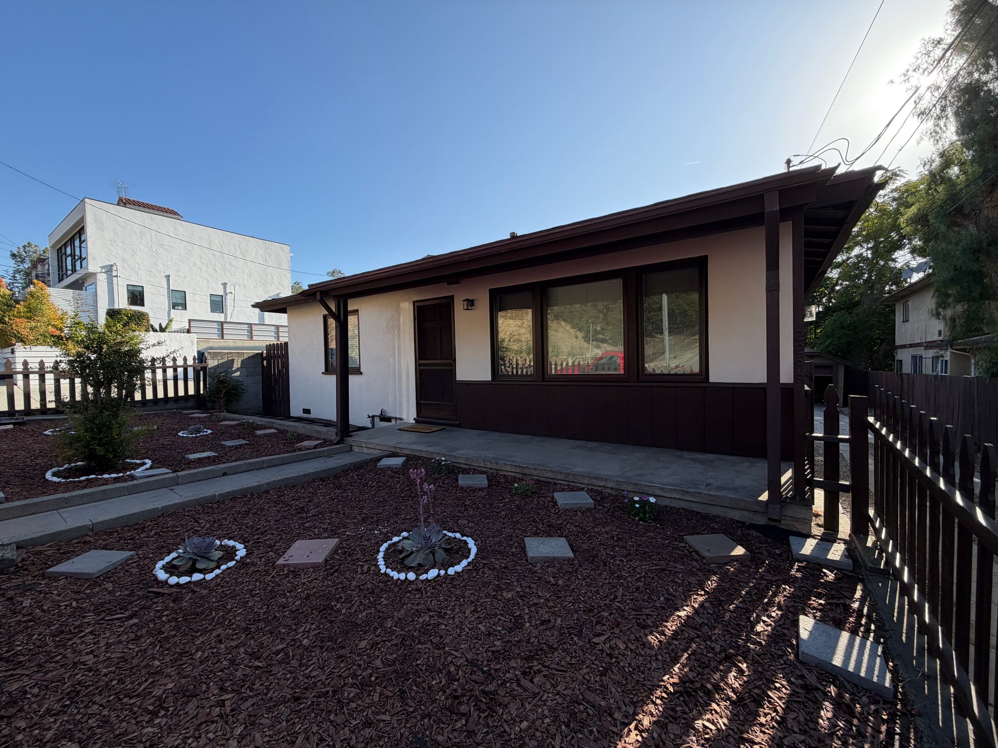 Los Angeles House: 2297 Glendale Blvd