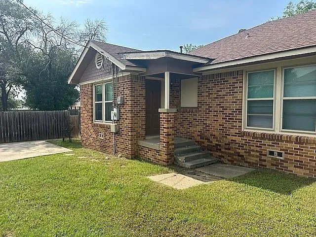 Denton House: 1801 Bolivar