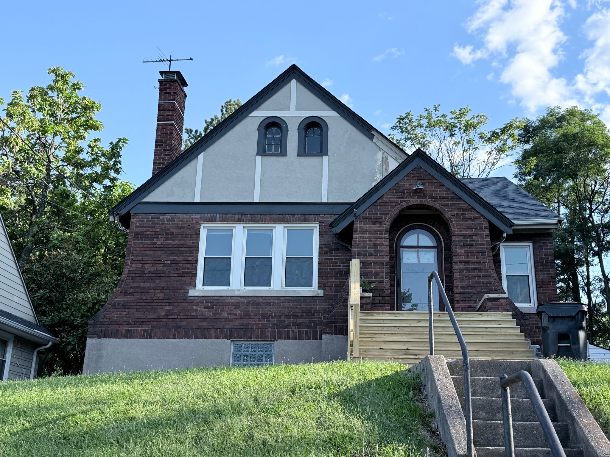 Cincinnati House: 2801 Shaffer Ave