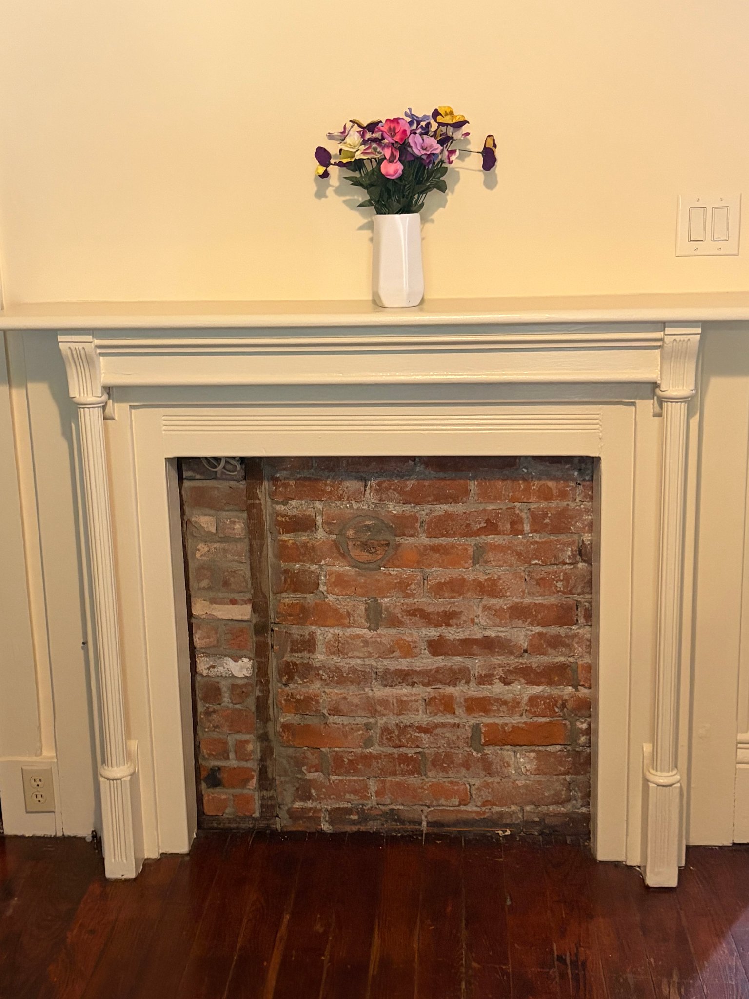 Louisville House: 553 Lilly Ave