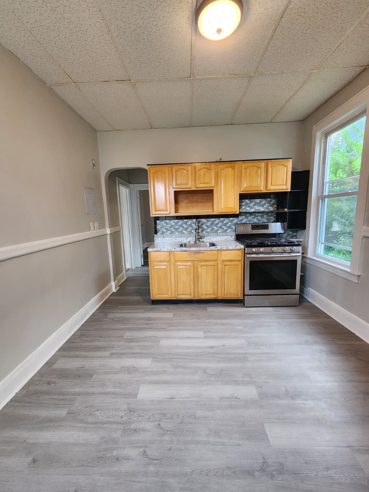 Elizabeth Apartment: 425 3rd St