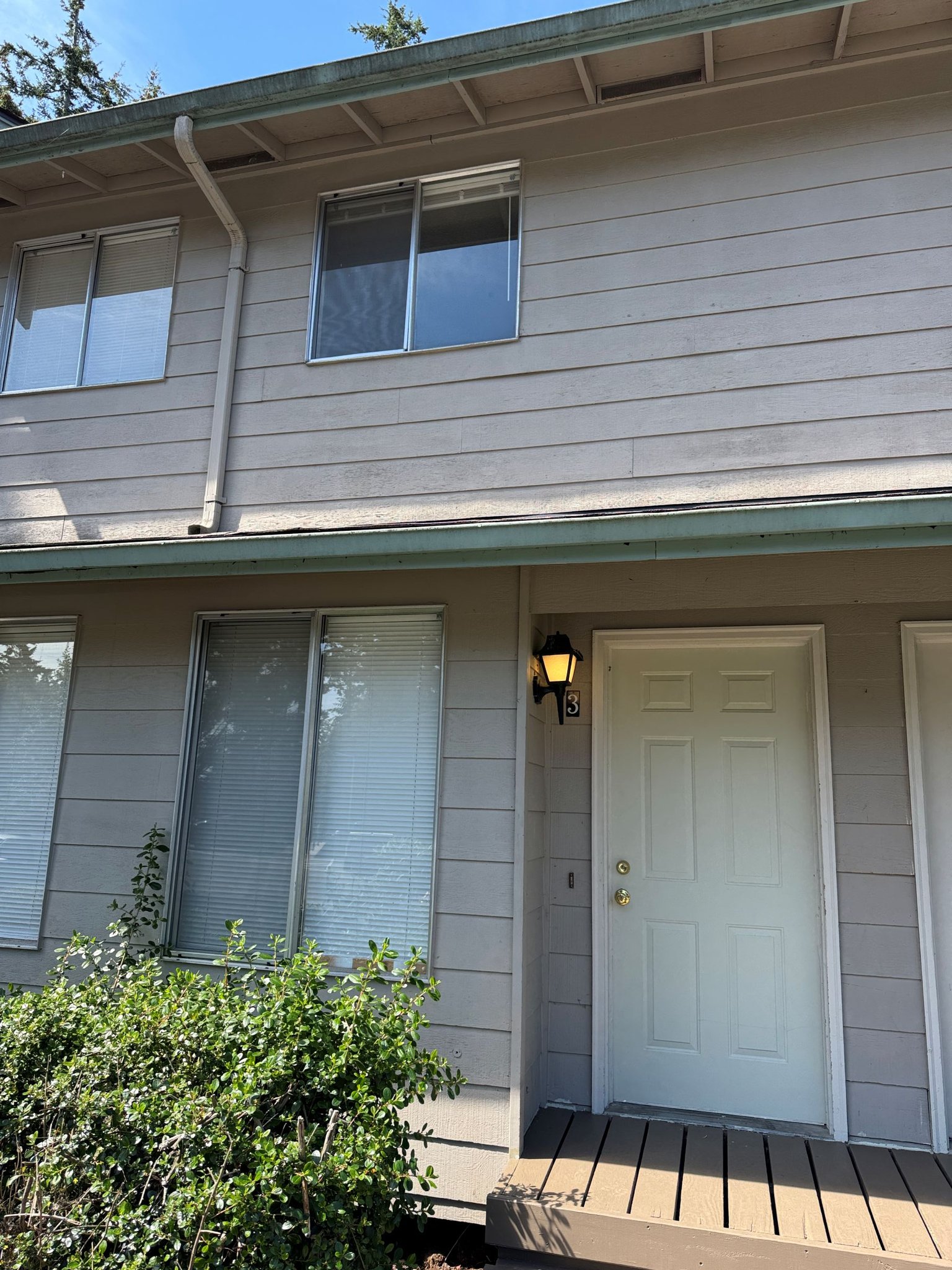 Oak Harbor Townhome: 950 SW Harrier Circle