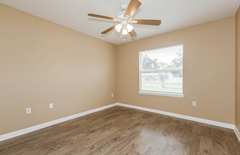 Zephyrhills House: 5541 Benton St
