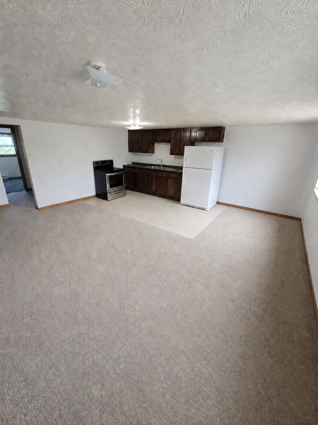 Waterford Apartment: 11 Watertown Rd