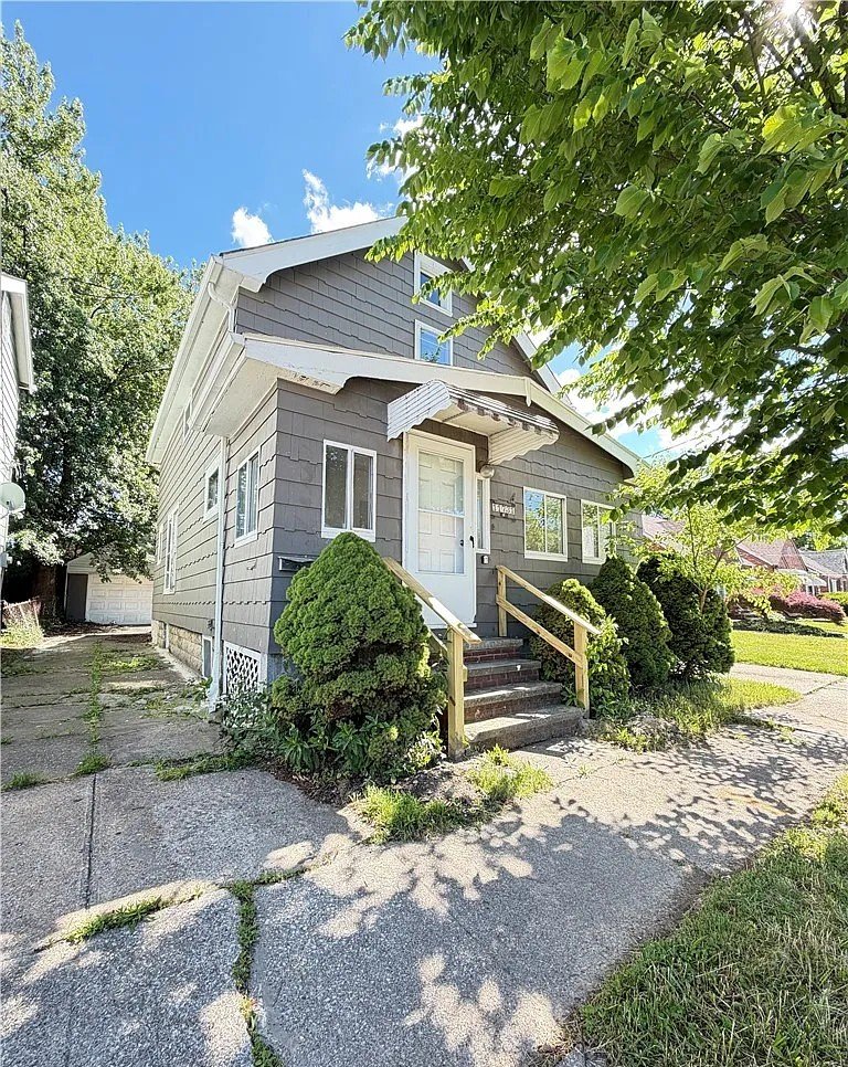 Cleveland House: 11731 Arden Ave