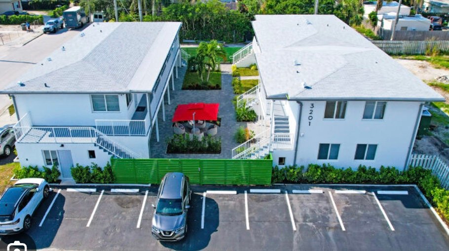 West Palm Beach Apartment: 3201 Broadway