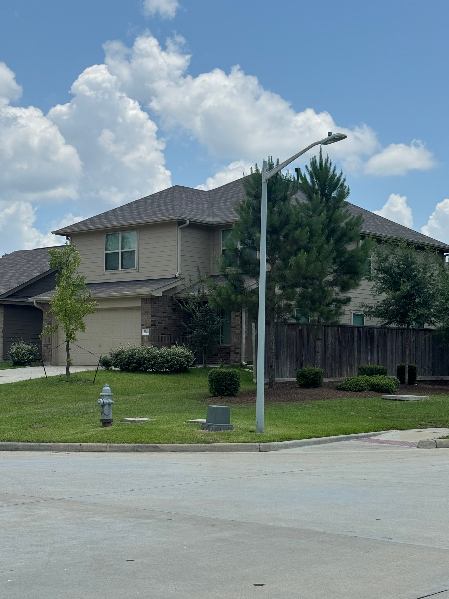Conroe House: 3202 Holly Stokes Way