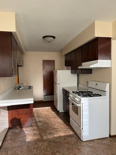 Brooklyn Center Apartment: 4819 Azelia Avenue North