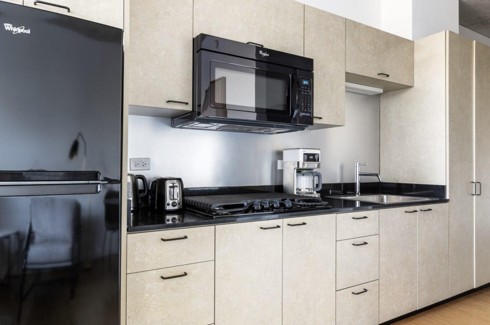 Chicago Apartment: 1515 North Fremont Street