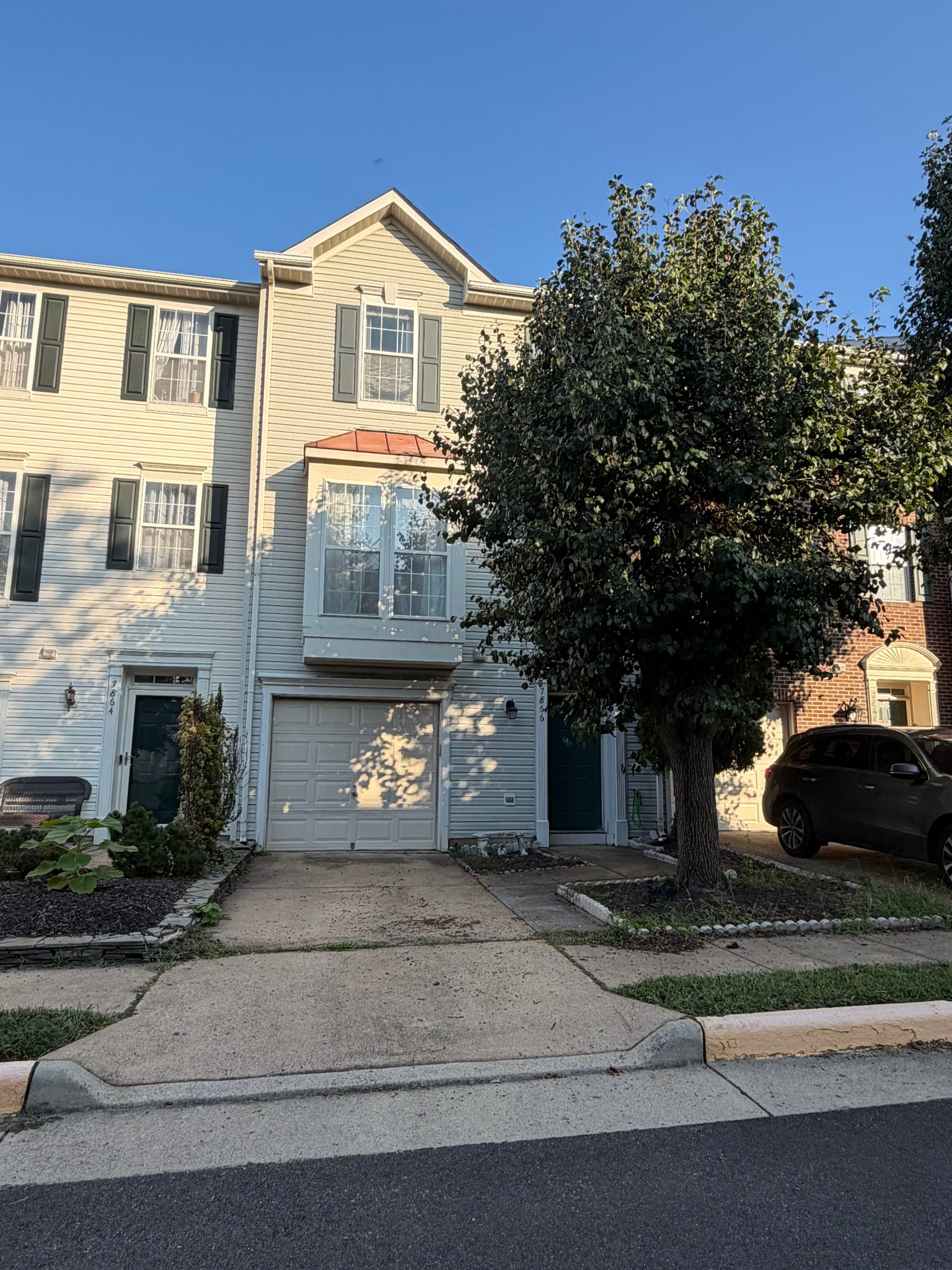 Lorton Townhome: 7866 Dogue Indian Cir