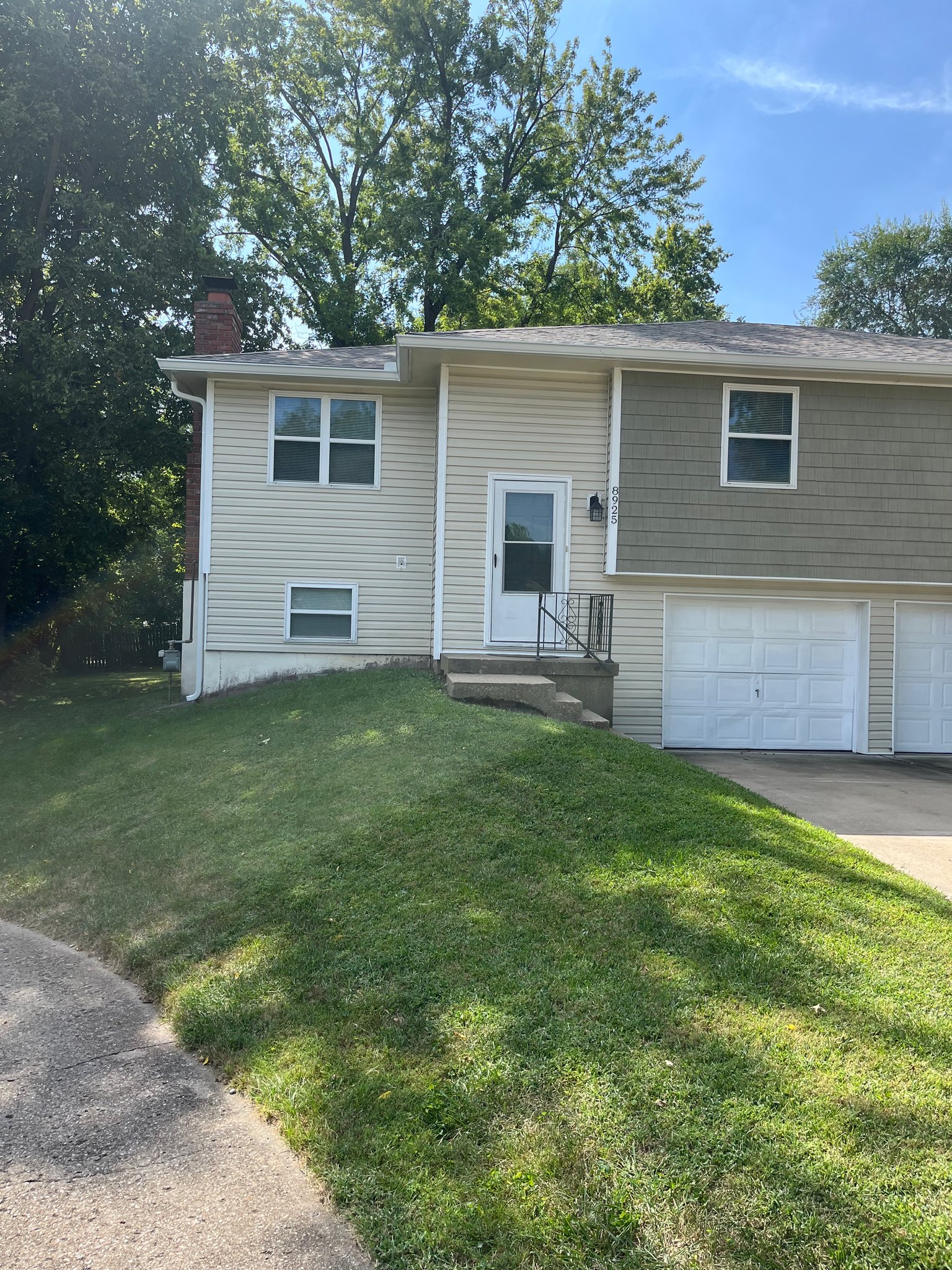 Lenexa Townhome: 8925 Caenen Lake Rd