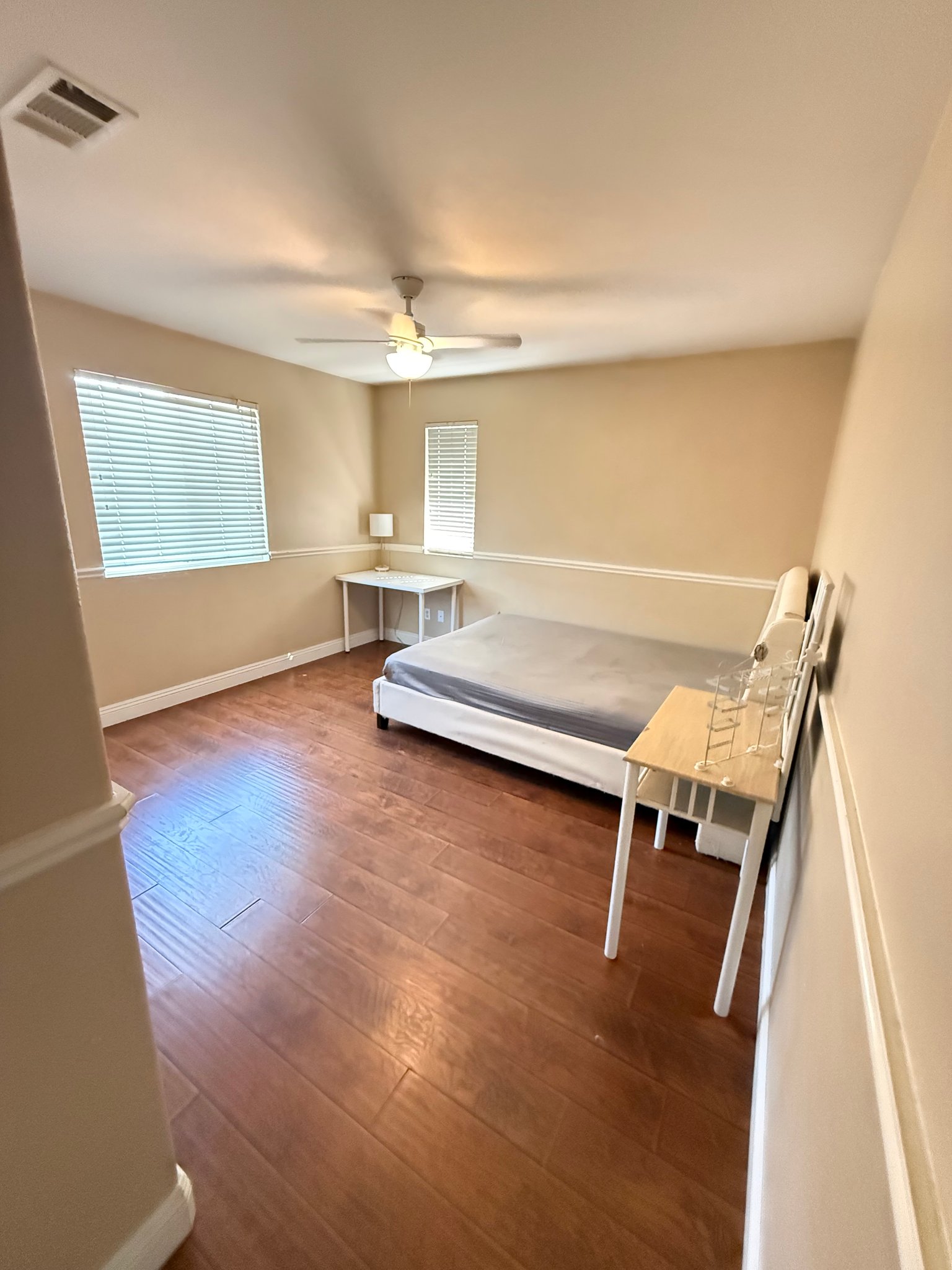 jurupoa valley Single Room: 4790 preston st
