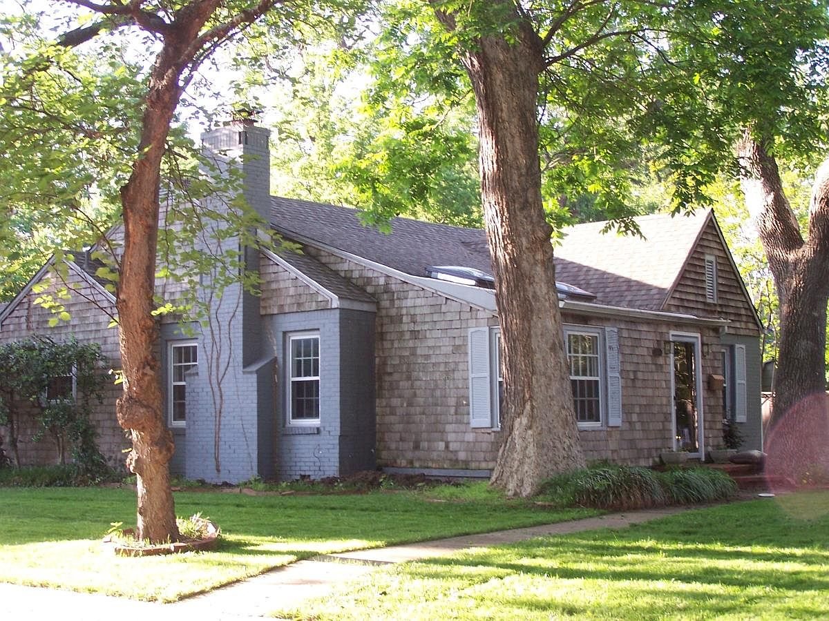 Tulsa House: 3001 S Boston Ct